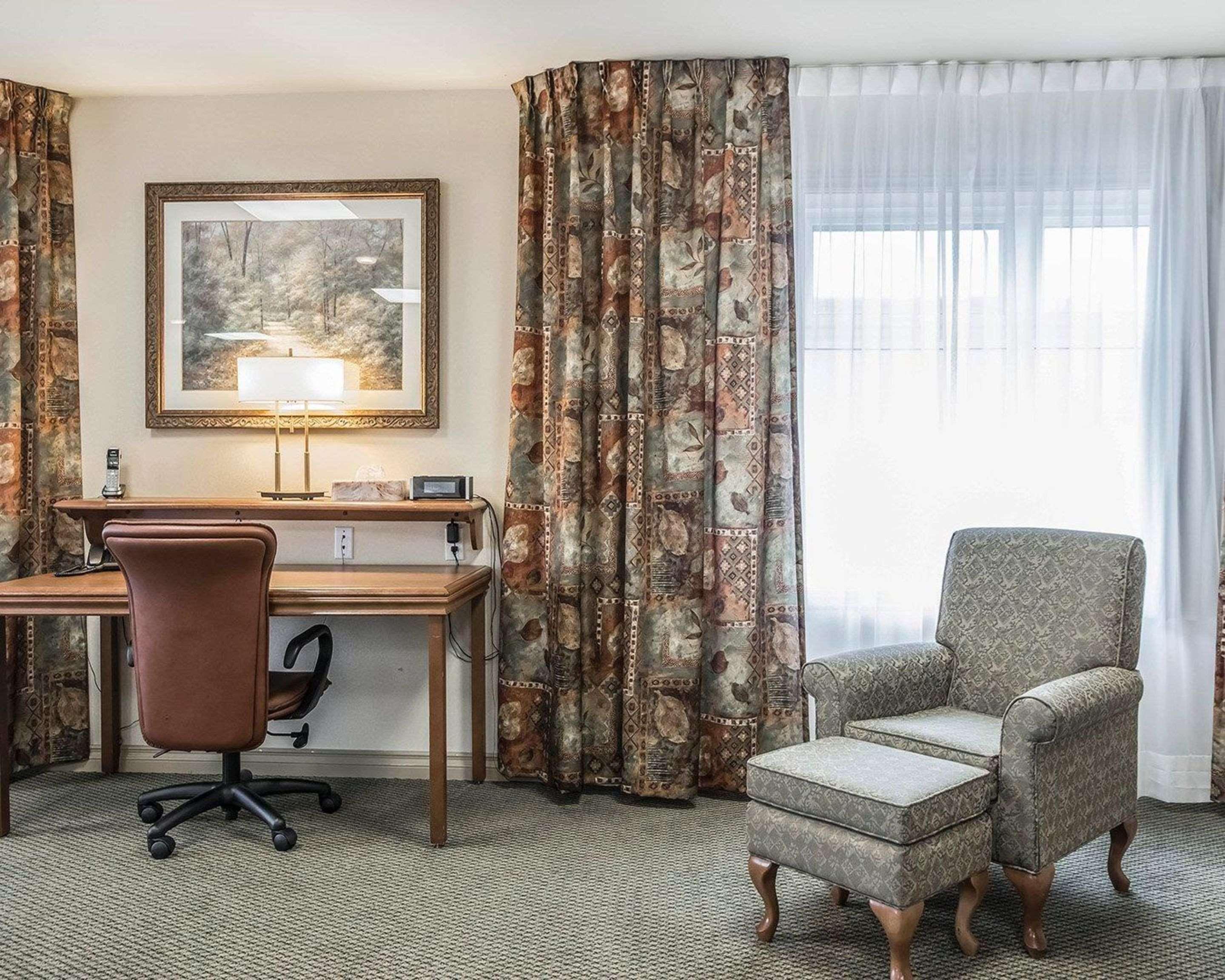 Quality Suites Драммонвіль Екстер'єр фото