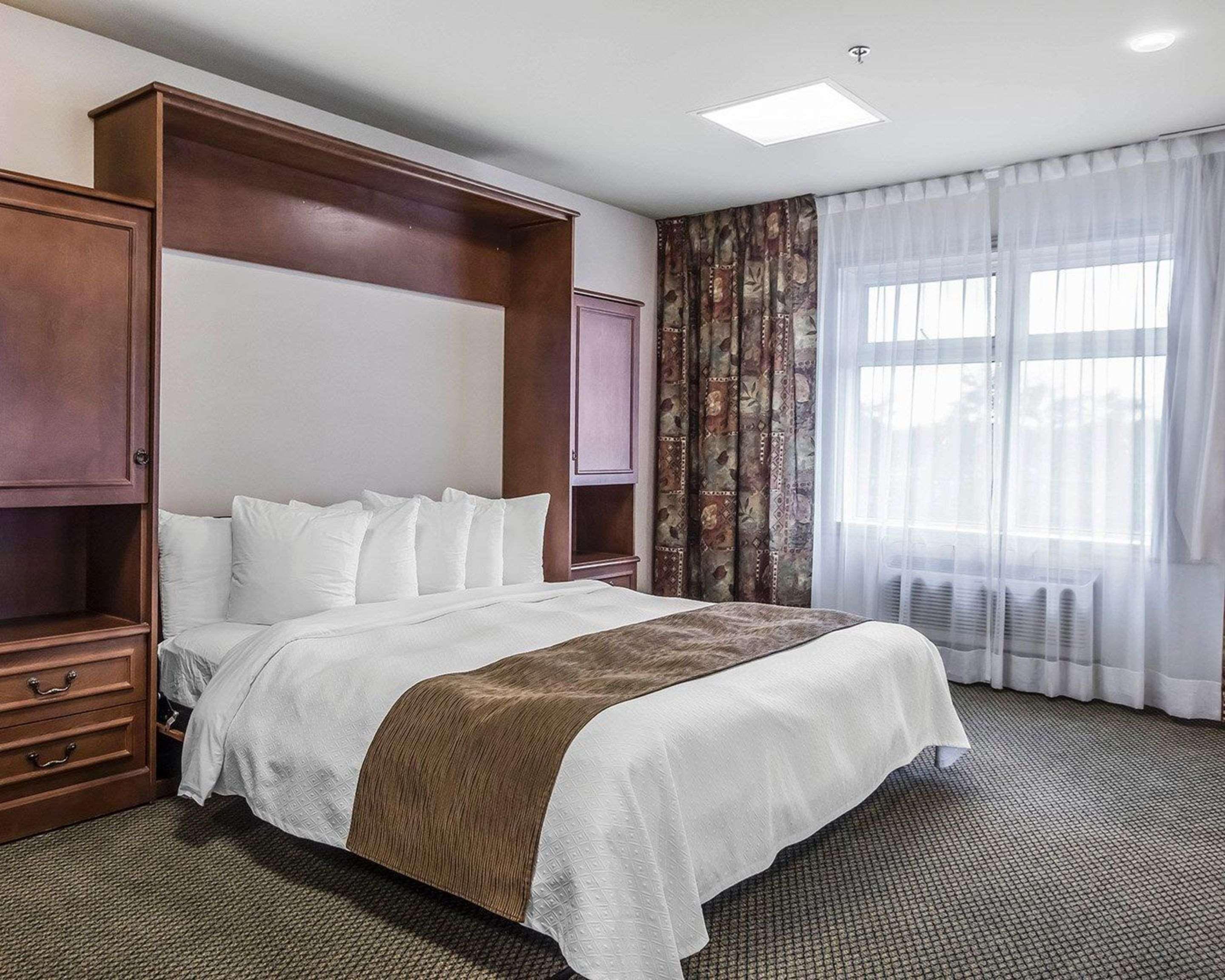 Quality Suites Драммонвіль Екстер'єр фото