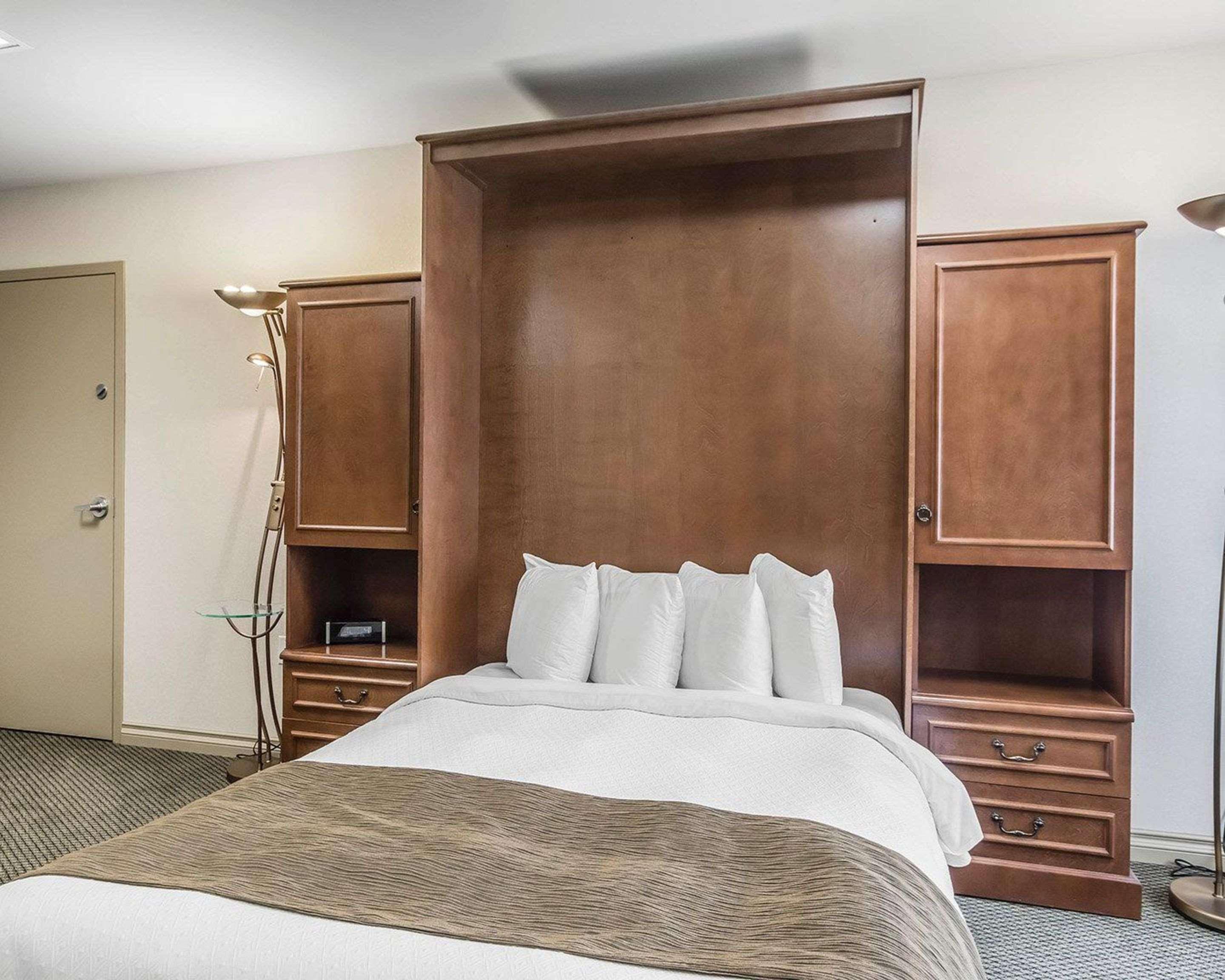Quality Suites Драммонвіль Екстер'єр фото