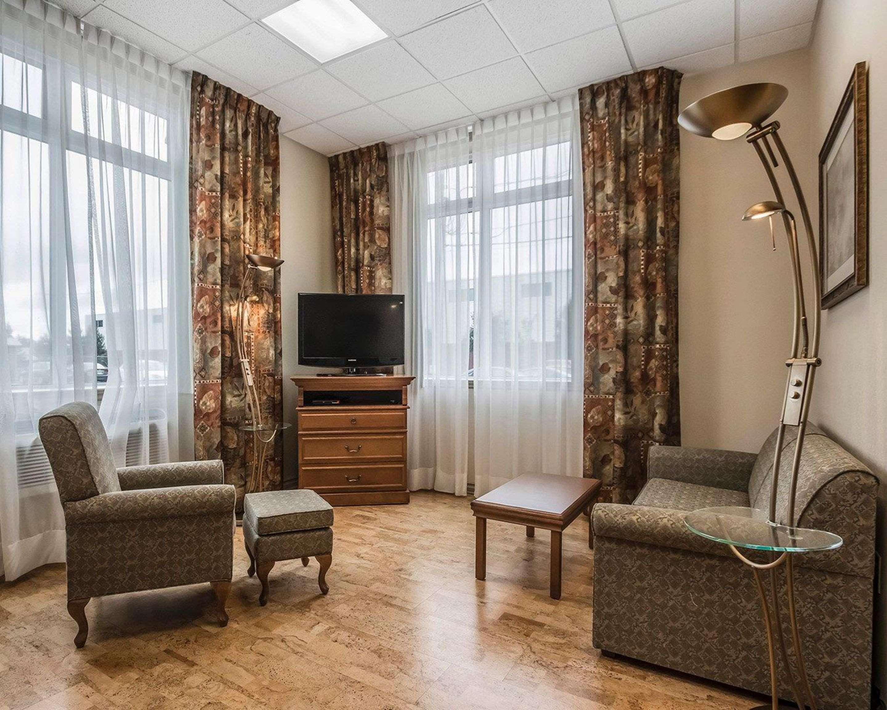 Quality Suites Драммонвіль Екстер'єр фото